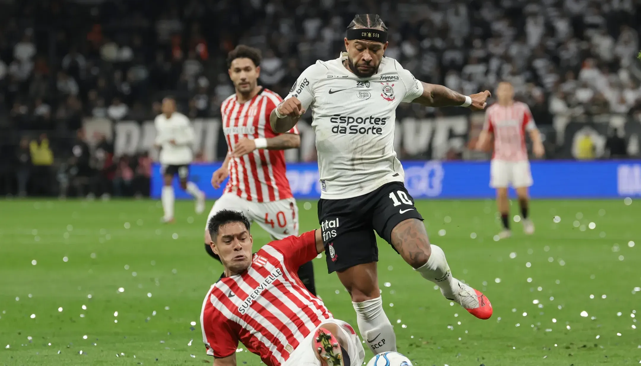Depay não salva o Corinthians